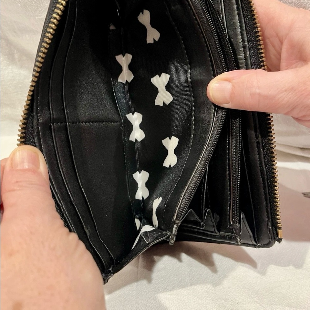 Cute Kate Spade EUC Wallet Zip Around Patent Leather Black and White Striped - Picture 7 of 8